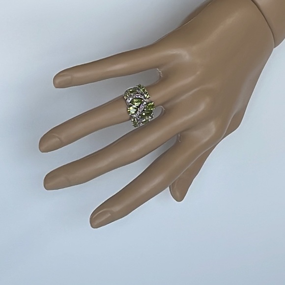 Green Manchurian Peridot 3.45 ctw - Picture 1 of 6